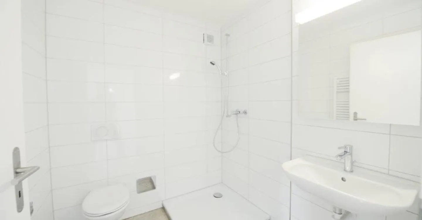 Attractive bright apartment with beautiful views! - Photo 5 of 8