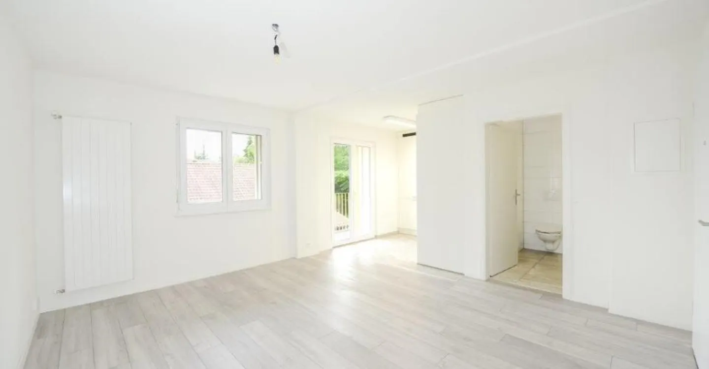 Attractive bright apartment with beautiful views! - Photo 1 of 8