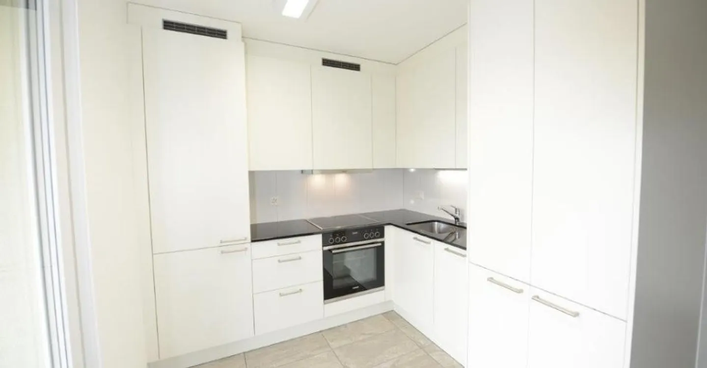 Attractive bright apartment with beautiful views! - Photo 2 of 8