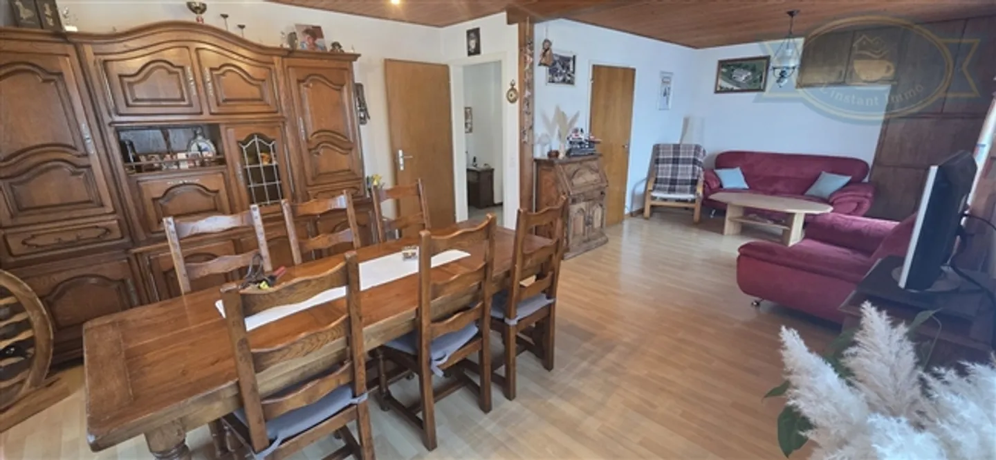 Maison spacieuse avec vue dégagée et grand terrain à Coeuve - Photo 6 sur 15