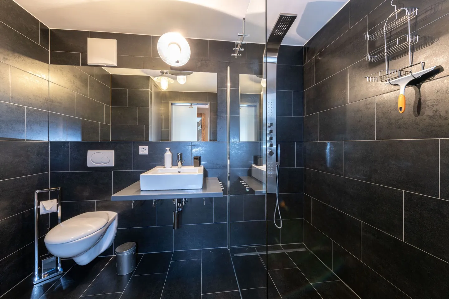 Residenza di Montagna Unica con Design Elegante - Foto 8 di 10