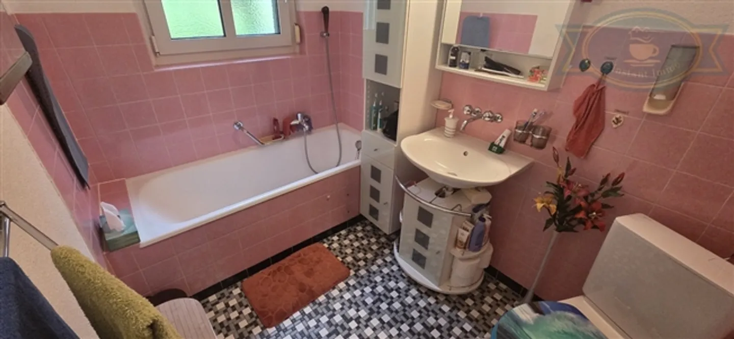 Maison spacieuse avec vue dégagée et grand terrain à Coeuve - Photo 10 sur 15