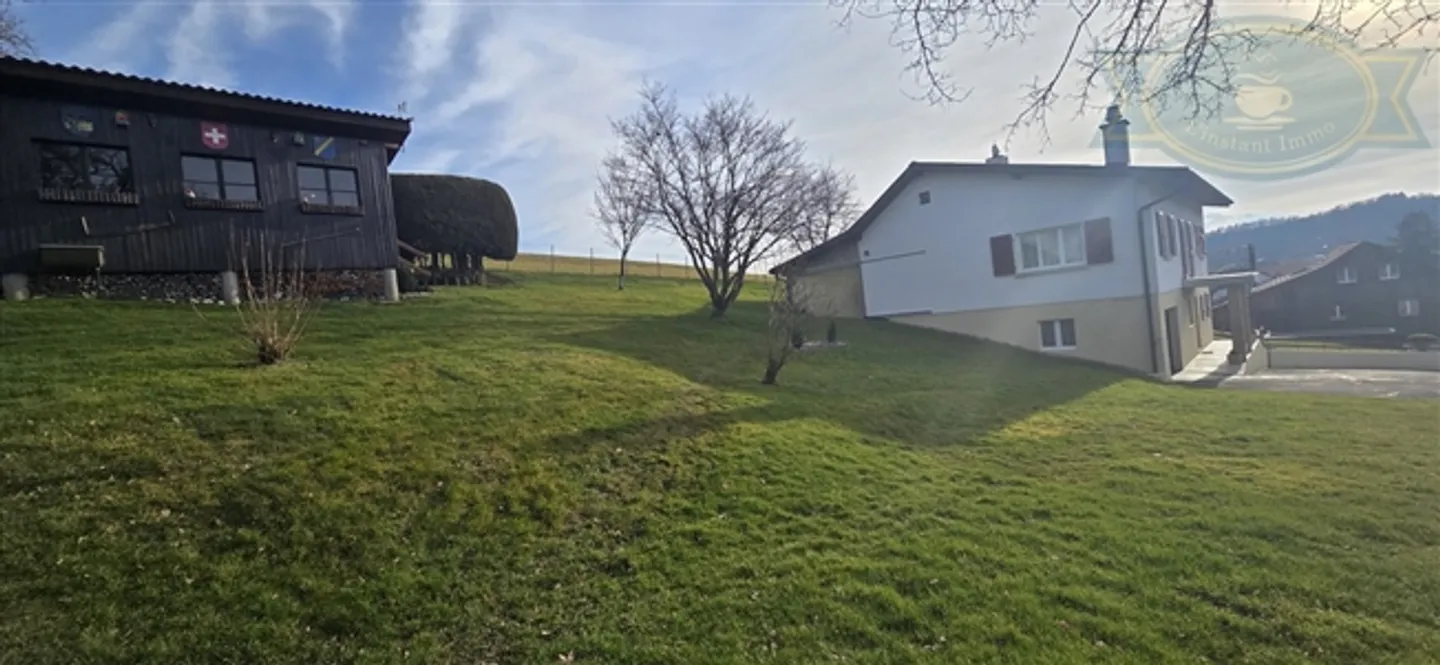 Maison spacieuse avec vue dégagée et grand terrain à Coeuve - Photo 15 sur 15