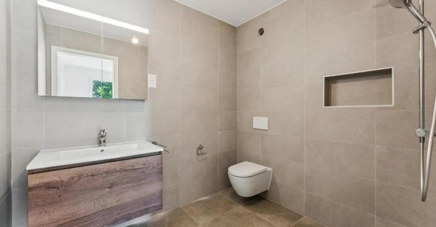 Appartement moderne avec vue alpine - Photo 11 sur 12