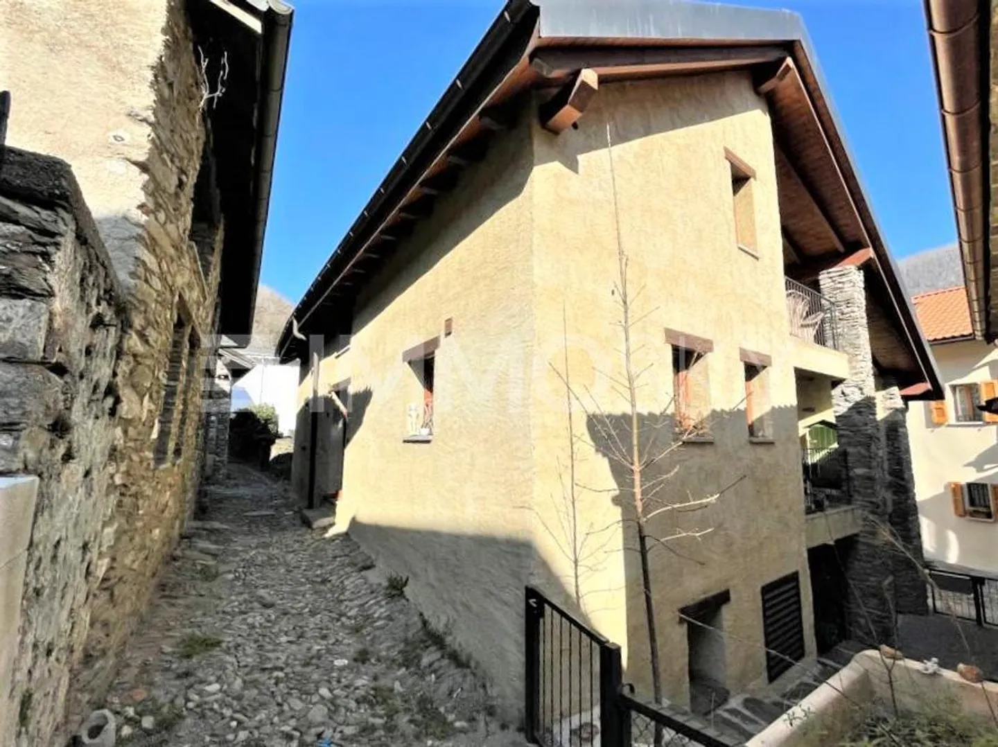 Piacevolmente bella dai grandi spazi e con reddito garantito - Foto 2 di 5