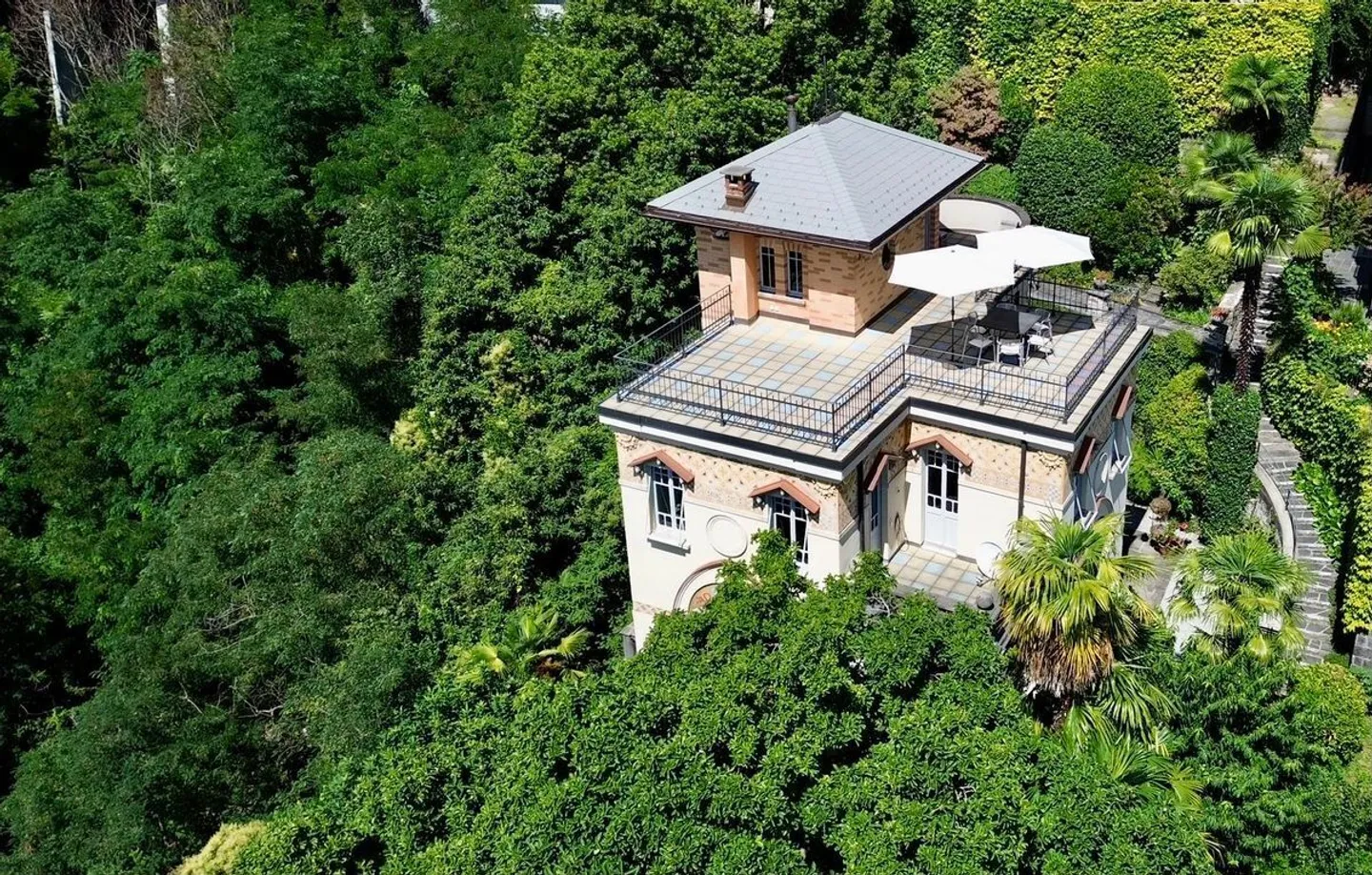 Luogo di desiderio lago: Grandiosa villa epocale con vista panoramica - Foto 3 di 13