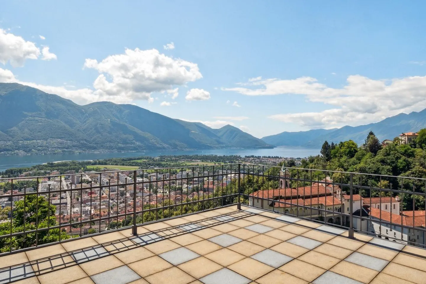 Luogo di desiderio lago: Grandiosa villa epocale con vista panoramica - Foto 11 di 13