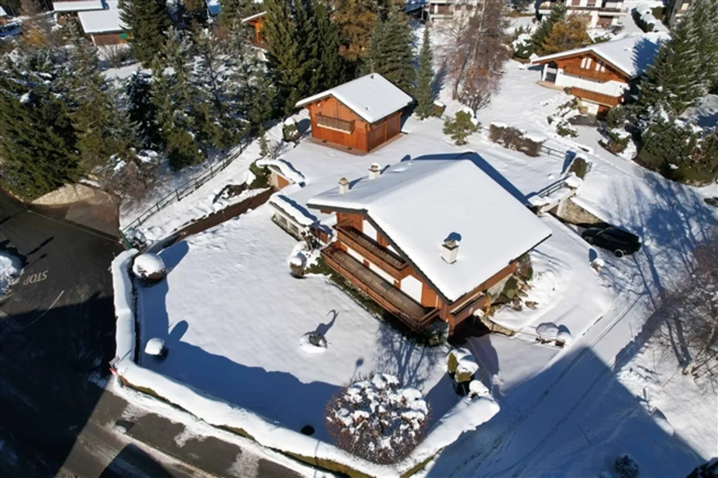 Chalet-Anwesen mit zwei Häusern - Foto 1 von 11