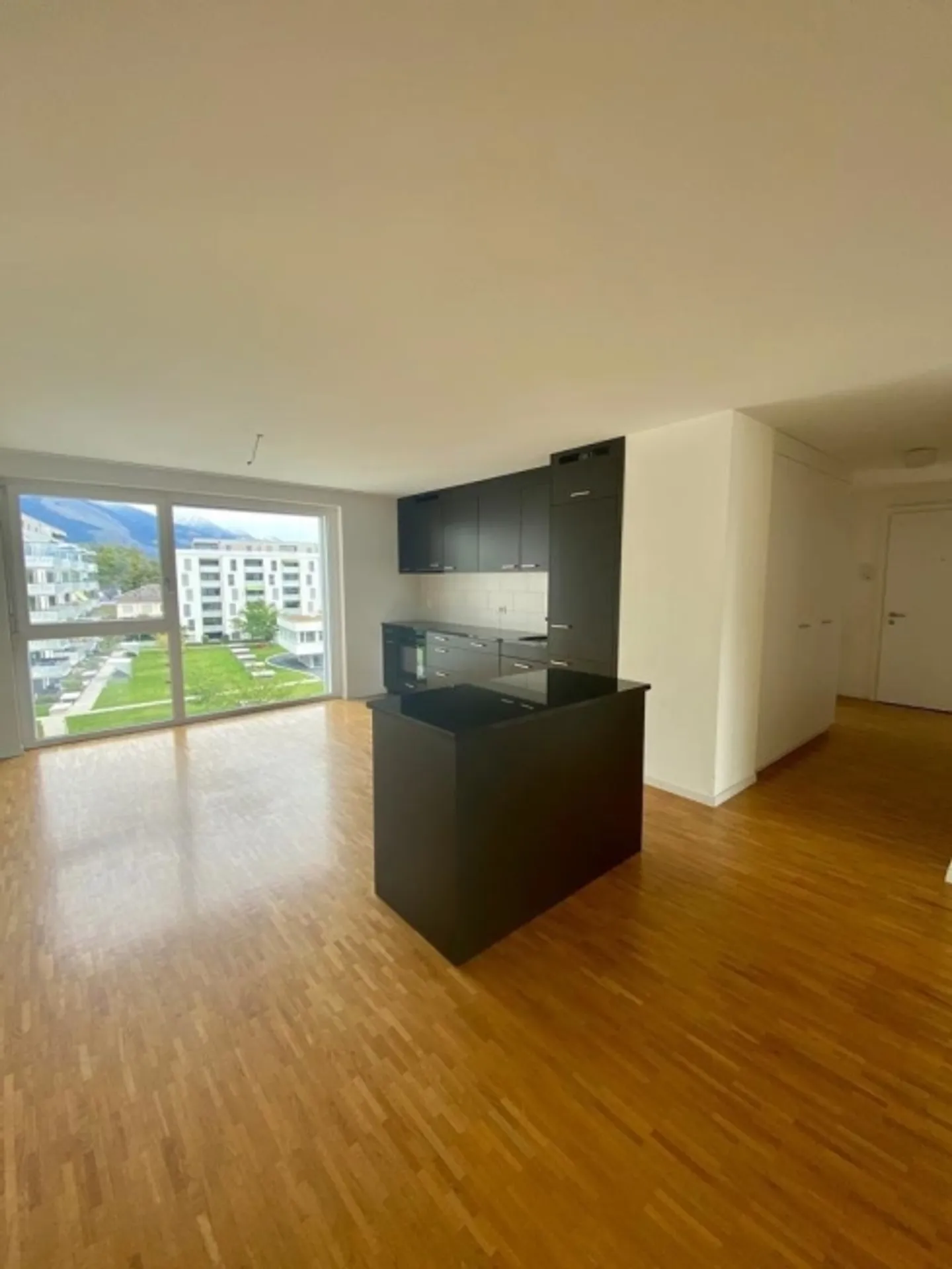 Neu! Geräumige Wohnung in Sierre! - Foto 2 von 8