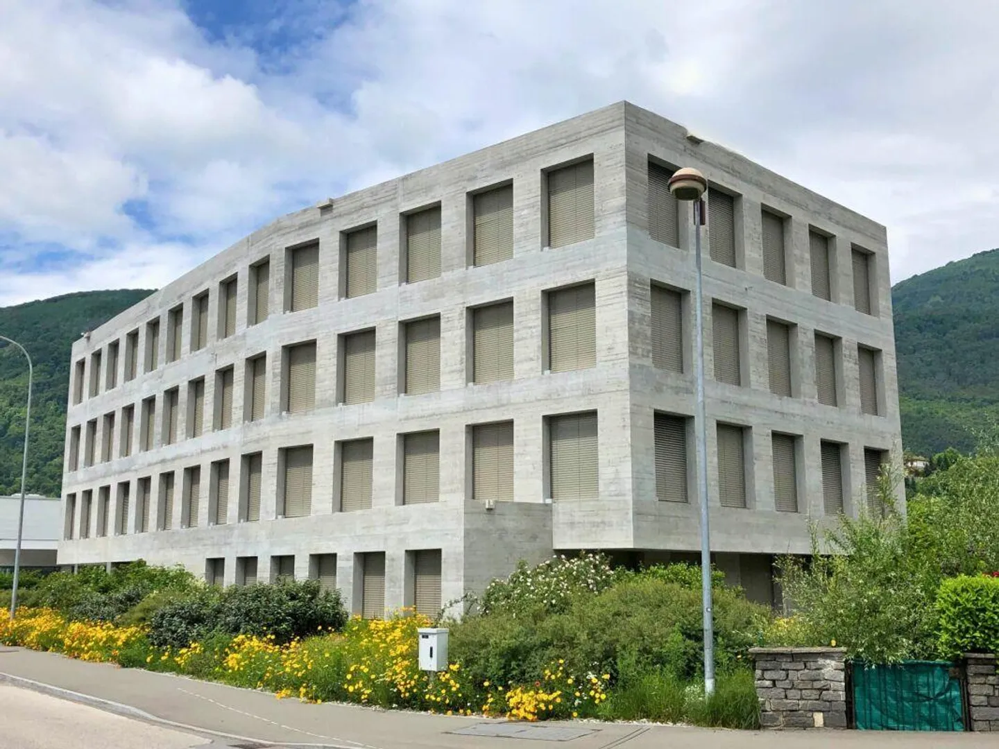 Modernes Büro gegenüber dem FFS-Bahnhof - Foto 1 von 4