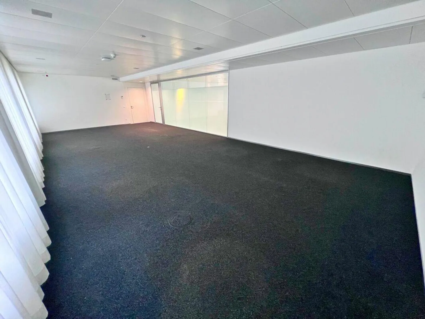Modernes Büro gegenüber dem FFS-Bahnhof - Foto 2 von 4