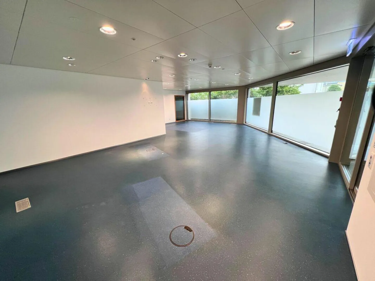 Modernes Büro gegenüber dem FFS-Bahnhof - Foto 3 von 4