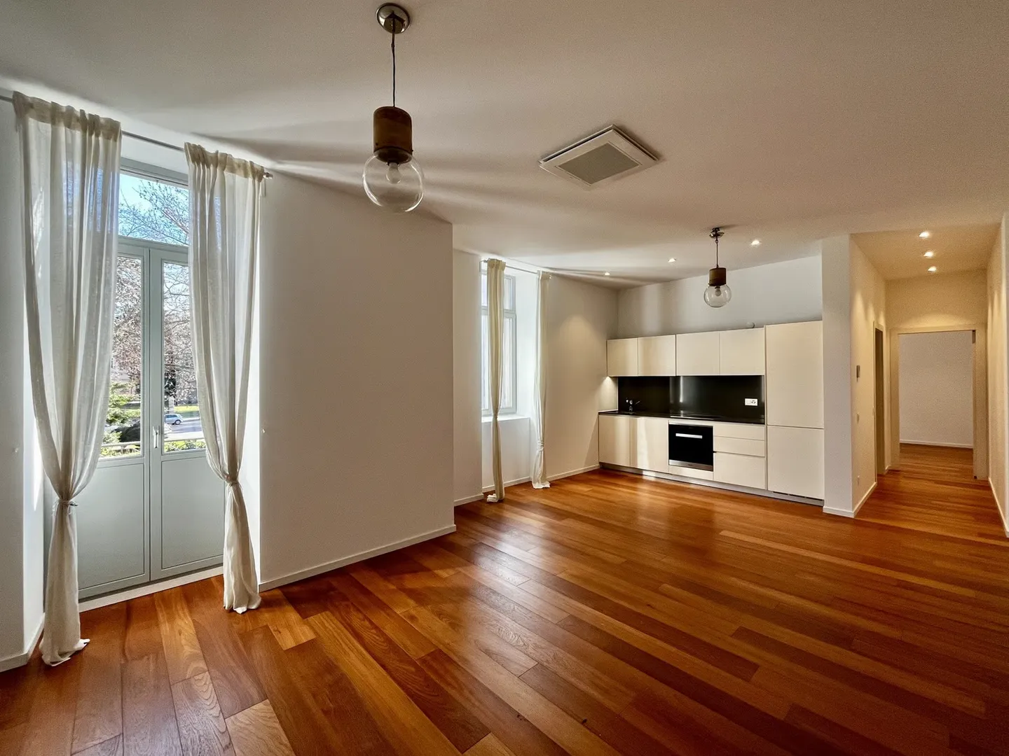 LUGANO - APPARTEMENT SPACIEUX ET EXCLUSIF DE 2,5 PIÈCES À VENDRE - Photo 2 sur 13
