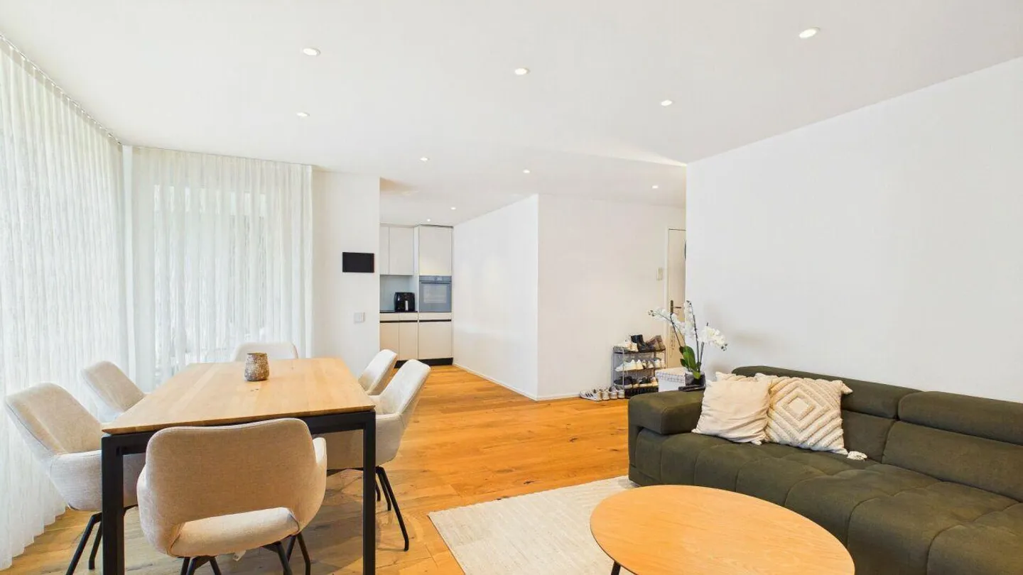 Modern 4.5-Room Dream Apartment in Baar - Photo 3 of 11