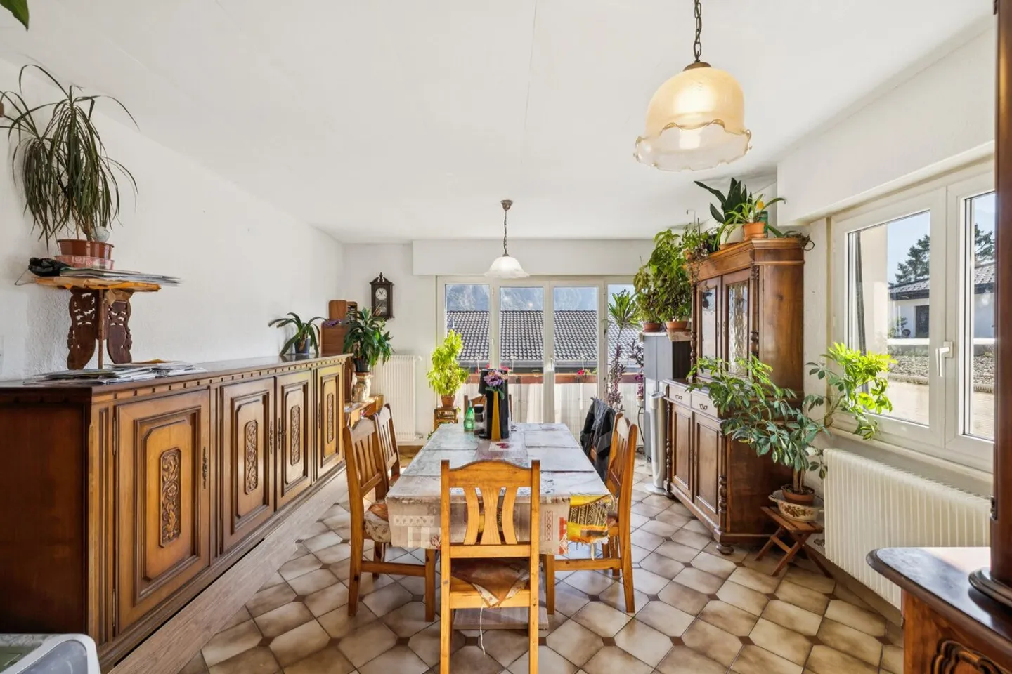 Villa individuelle de 6,5 pièces à rafraîchir, grand potentiel ! - Photo 4 sur 12