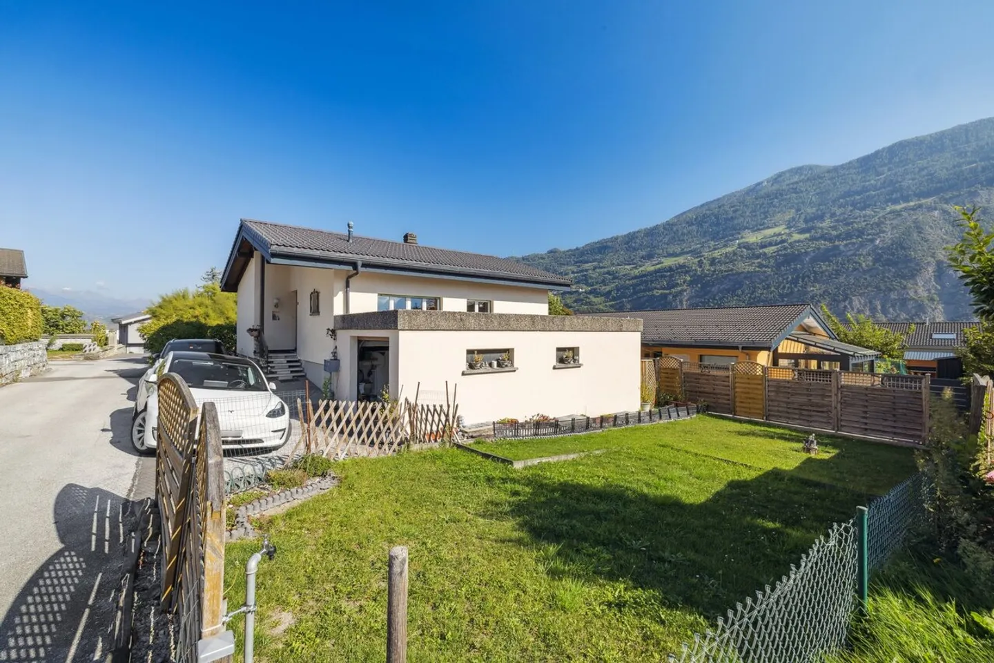 Villa individuelle de 6,5 pièces à rafraîchir, grand potentiel ! - Photo 1 sur 12