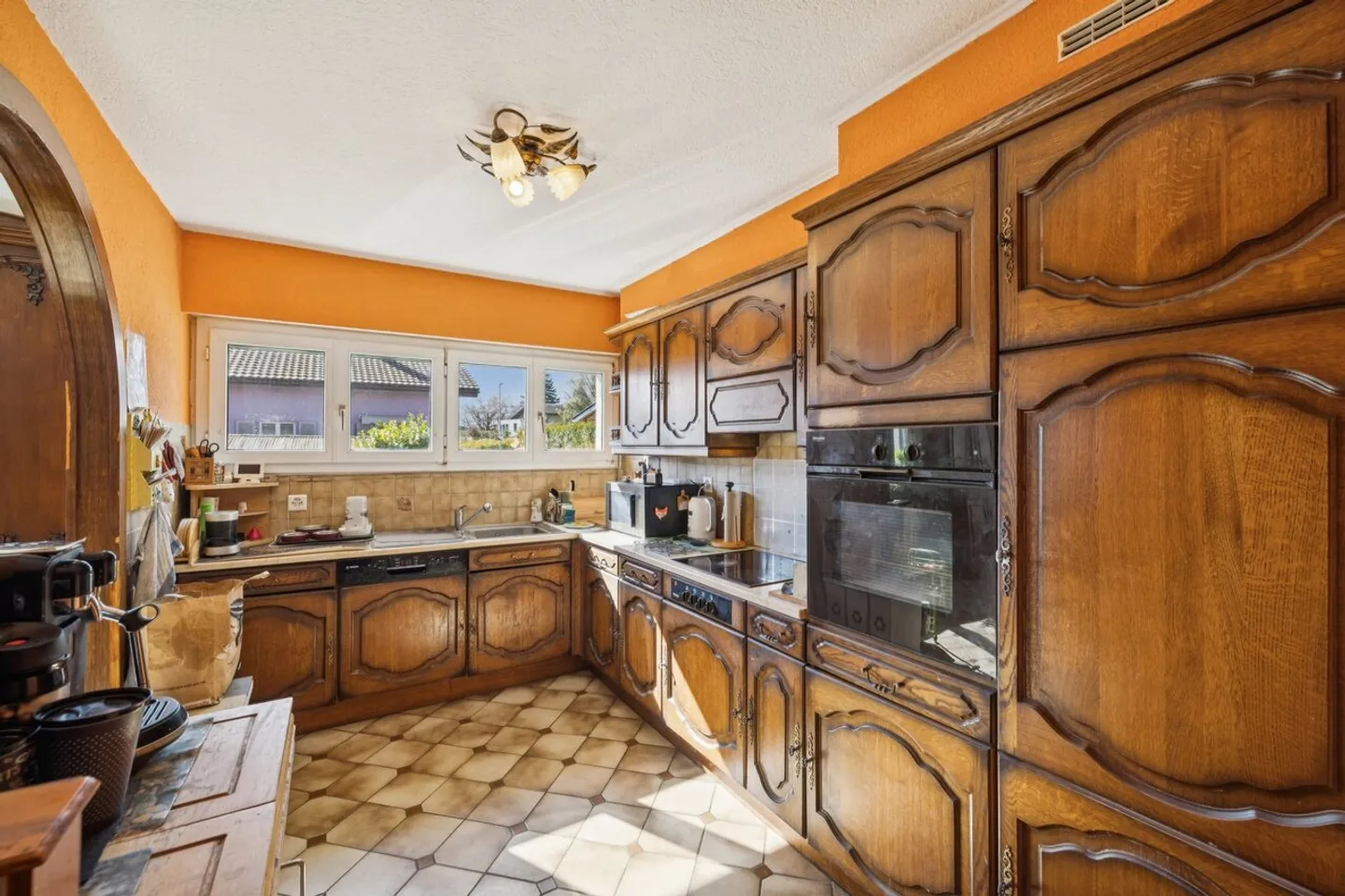 Villa individuelle de 6,5 pièces à rafraîchir, grand potentiel ! - Photo 5 sur 12