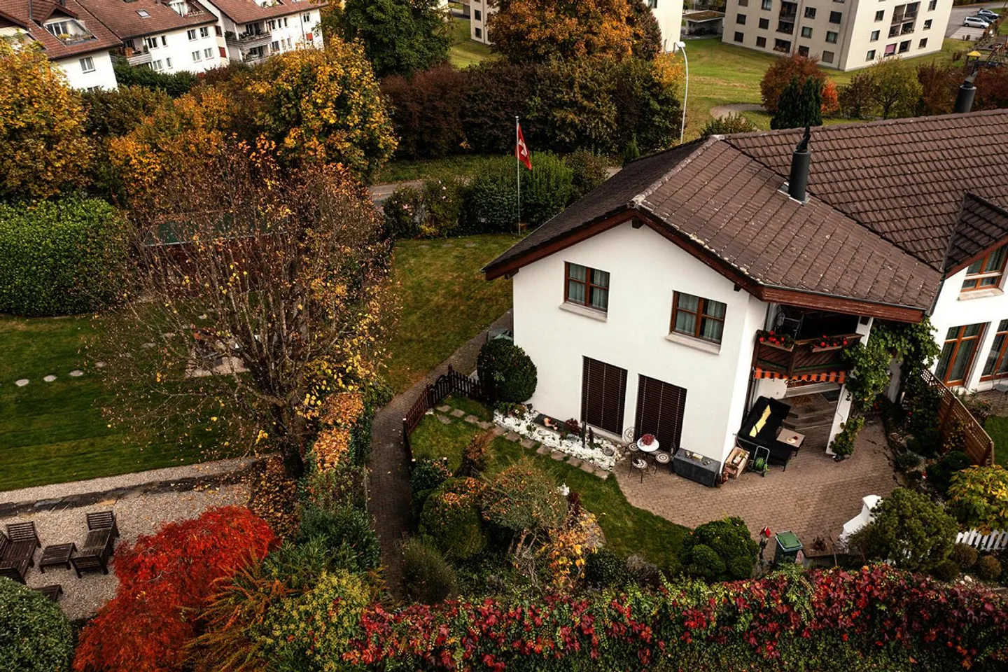 Schmuckstück: Doppel-Einfamilienhaus mit Gartenidylle in Adligenswil - Foto 3 von 27