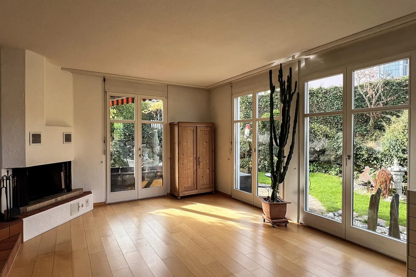 Schmuckstück: Doppel-Einfamilienhaus mit Gartenidylle in Adligenswil - Foto 5 von 27