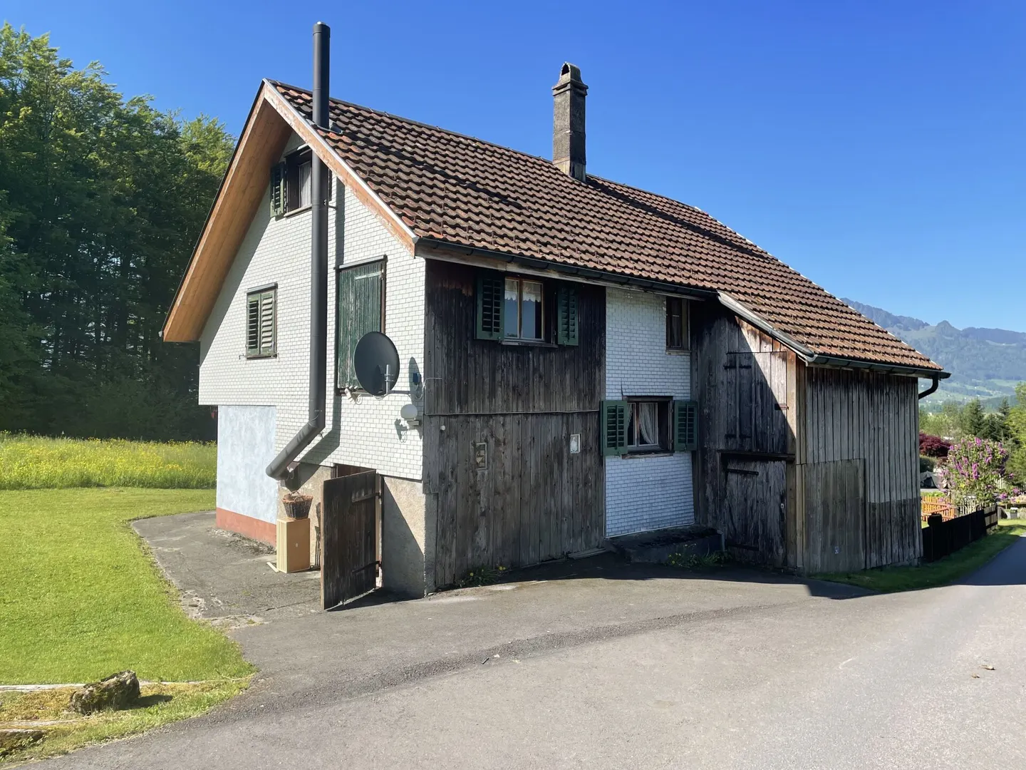 Une occasion rare - un bien pour les passionnés avec 3'938 m² de terrain au milieu de la verdure - Photo 5 sur 14