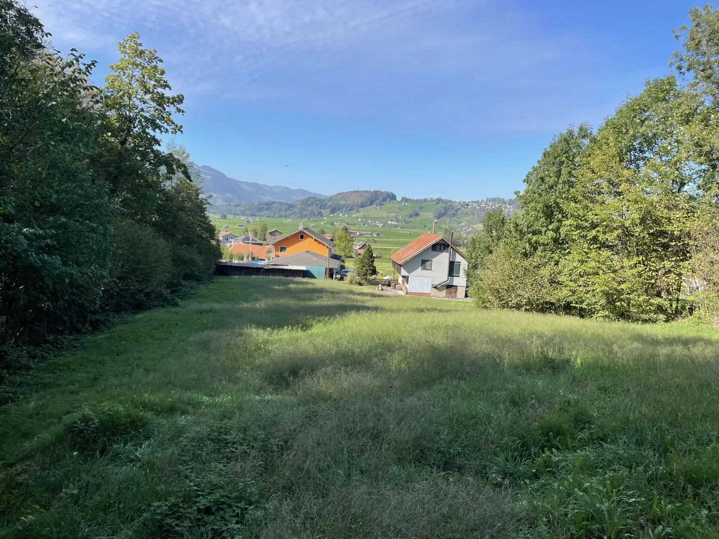 Une occasion rare - un bien pour les passionnés avec 3'938 m² de terrain au milieu de la verdure - Photo 7 sur 14