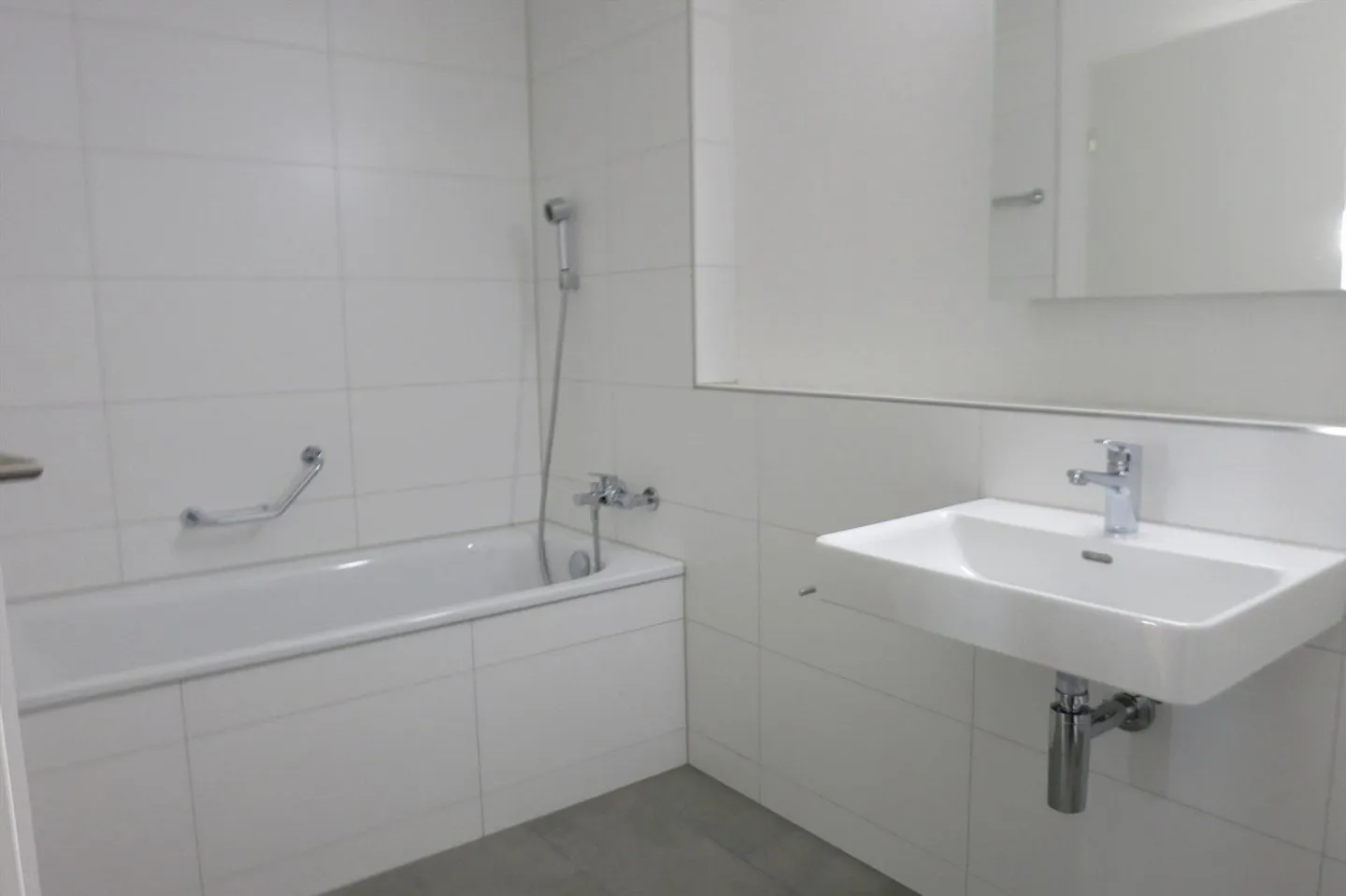 Appartement penthouse attrayant de 2½ pièces avec grande terrasse et vue panoramique - Photo 4 sur 10
