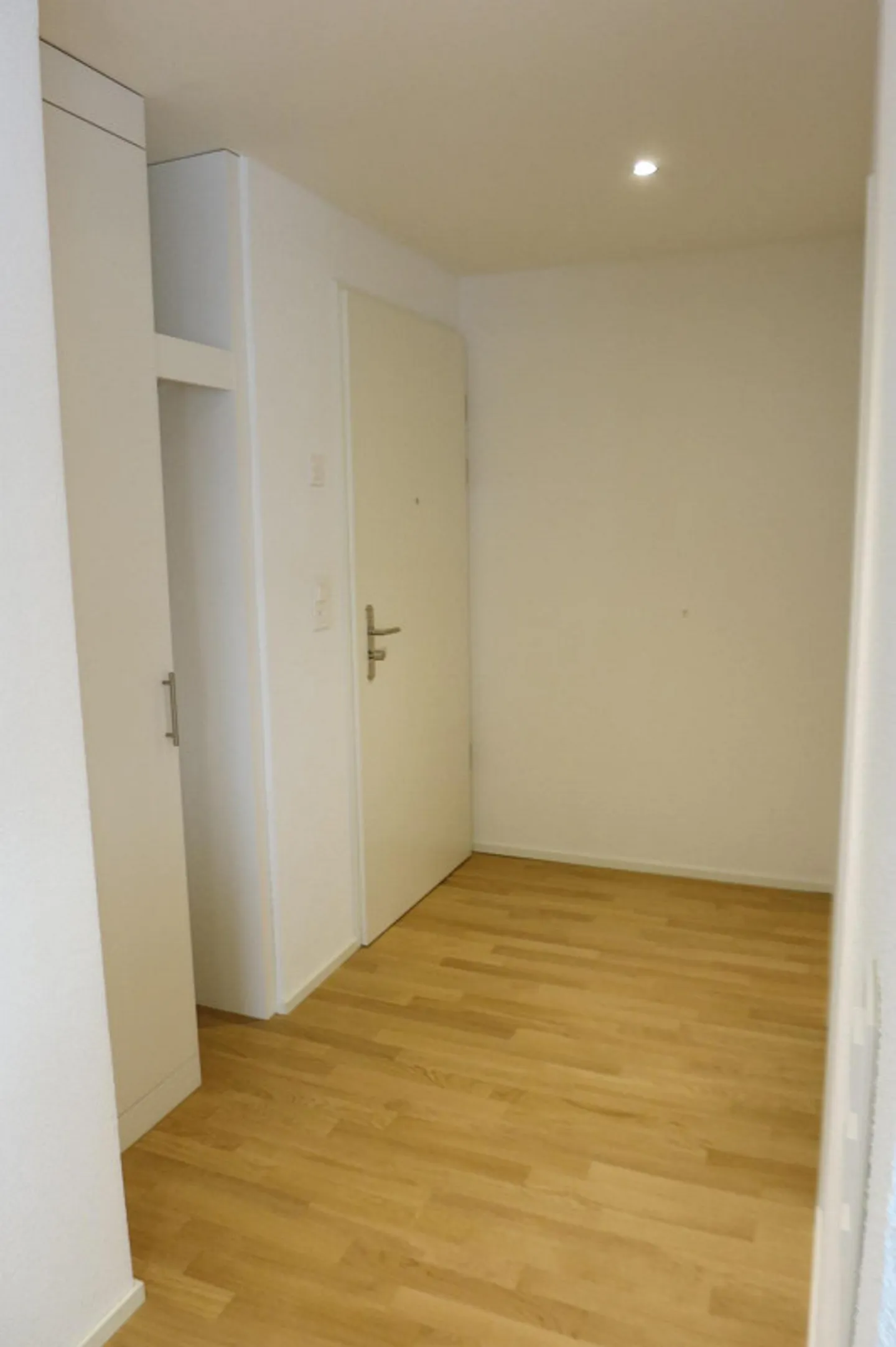 Appartement penthouse attrayant de 2½ pièces avec grande terrasse et vue panoramique - Photo 5 sur 10