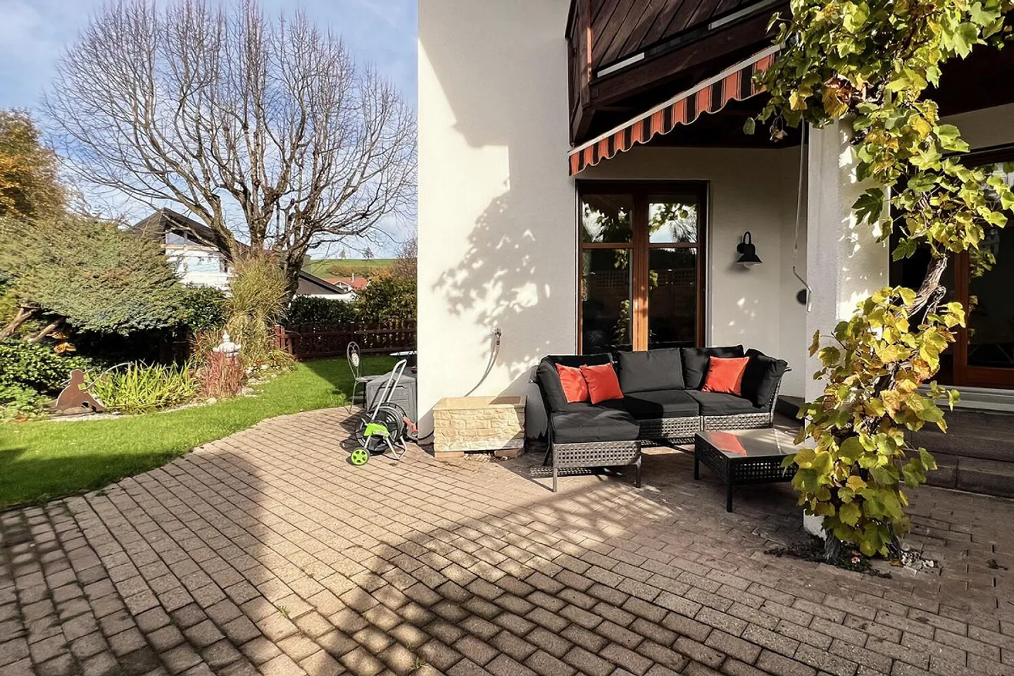 Schmuckstück: Doppel-Einfamilienhaus mit Gartenidylle in Adligenswil - Foto 16 von 27