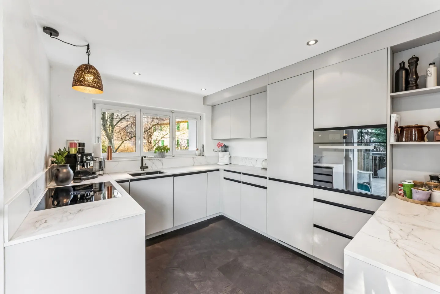 Single house for sale - Photo 1 of 2