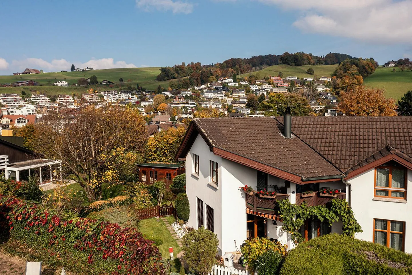 Schmuckstück: Doppel-Einfamilienhaus mit Gartenidylle in Adligenswil - Foto 24 von 27