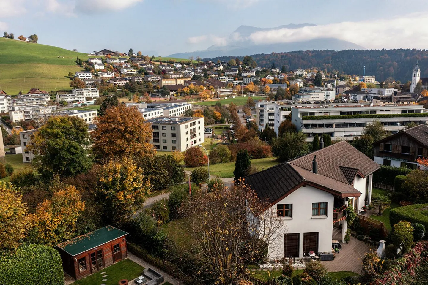 Schmuckstück: Doppel-Einfamilienhaus mit Gartenidylle in Adligenswil - Foto 25 von 27