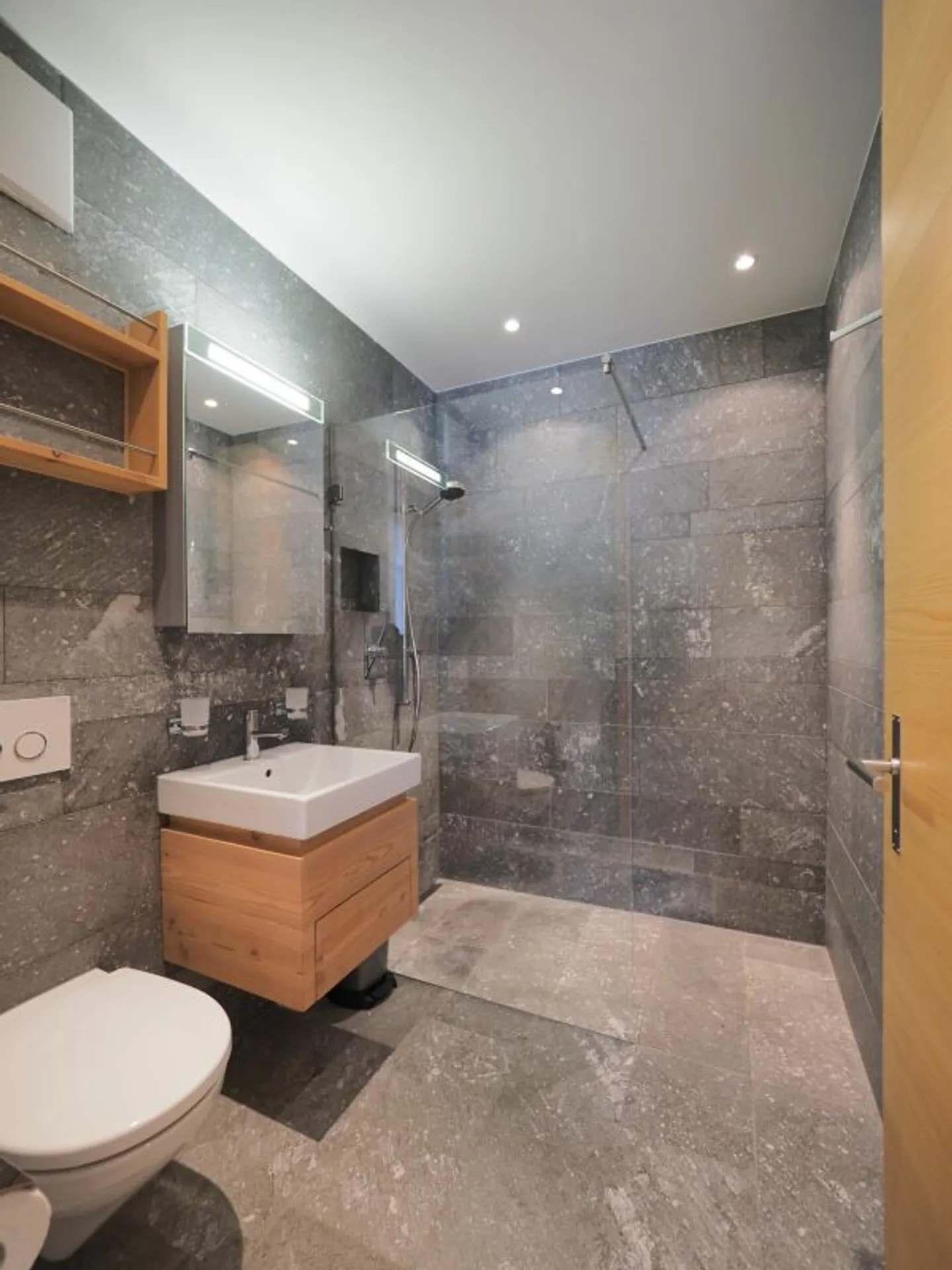 Well-kept holiday apartment with garden in a quiet location - Photo 4 of 6