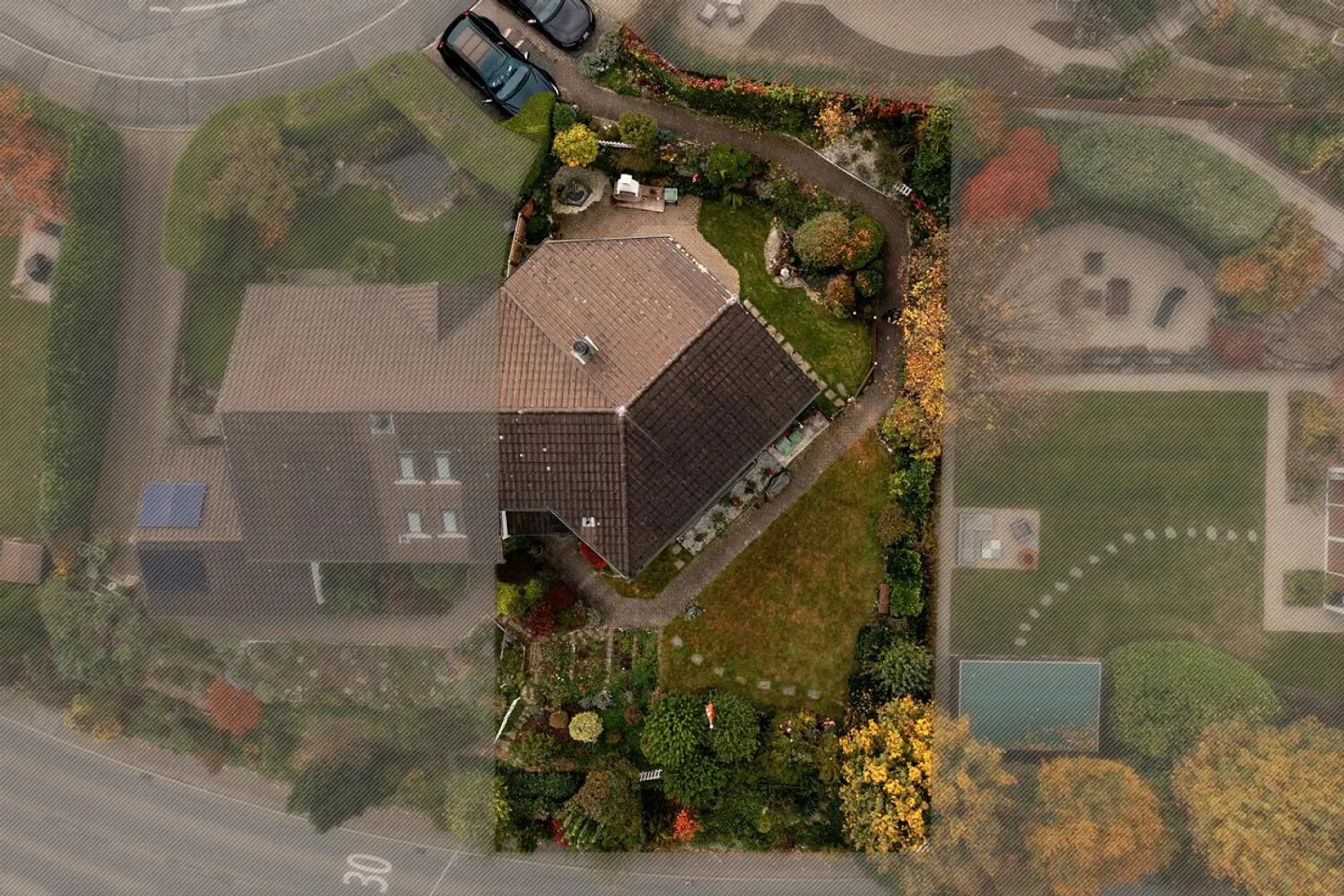 Schmuckstück: Doppel-Einfamilienhaus mit Gartenidylle in Adligenswil - Foto 22 von 27