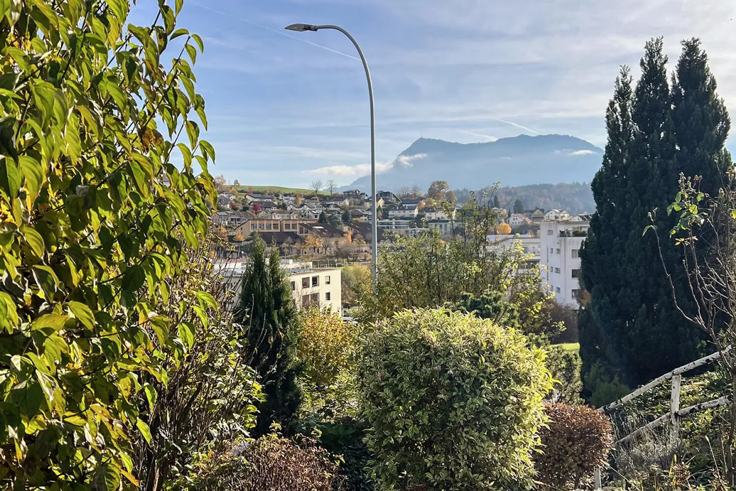 Schmuckstück: Doppel-Einfamilienhaus mit Gartenidylle in Adligenswil - Foto 23 von 27
