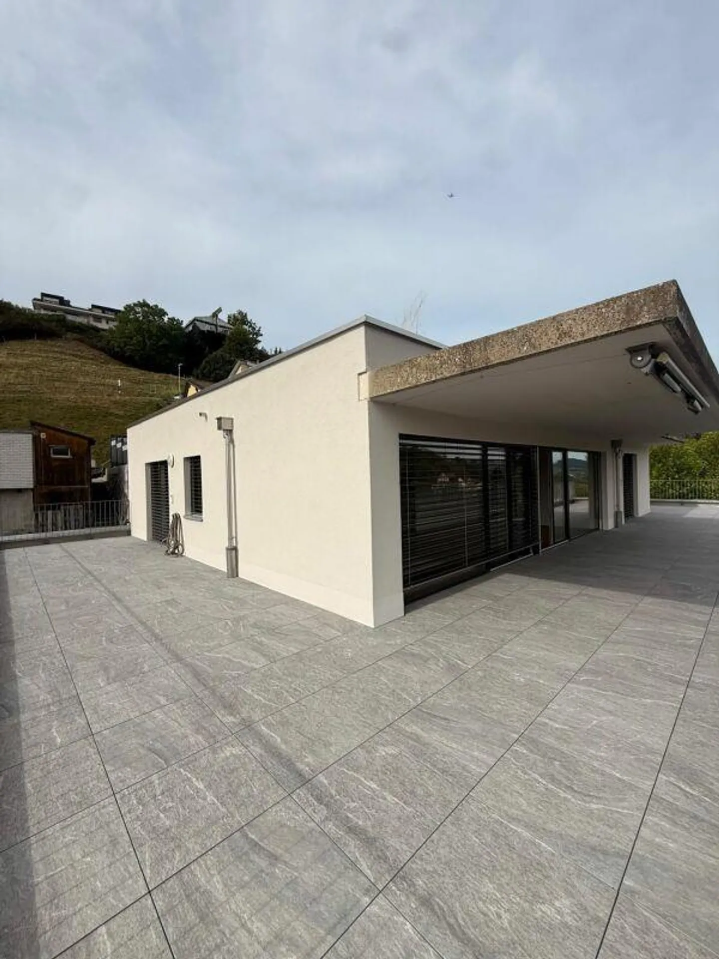 Attique moderne avec grande terrasse - Photo 11 sur 13