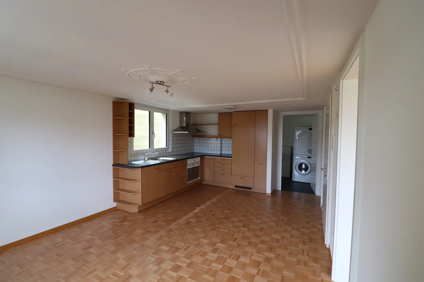 2.5 Room Apartment - Photo 2 of 9