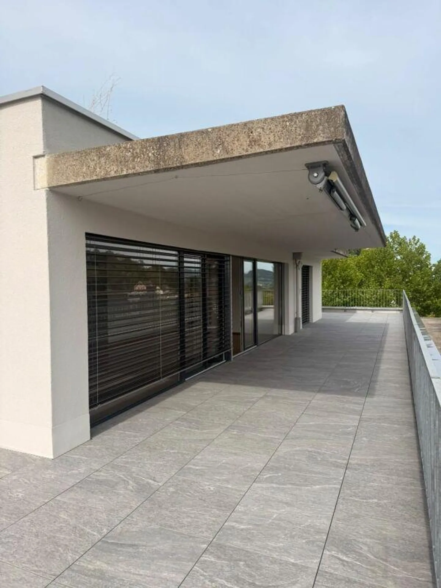 Attique moderne avec grande terrasse - Photo 12 sur 13