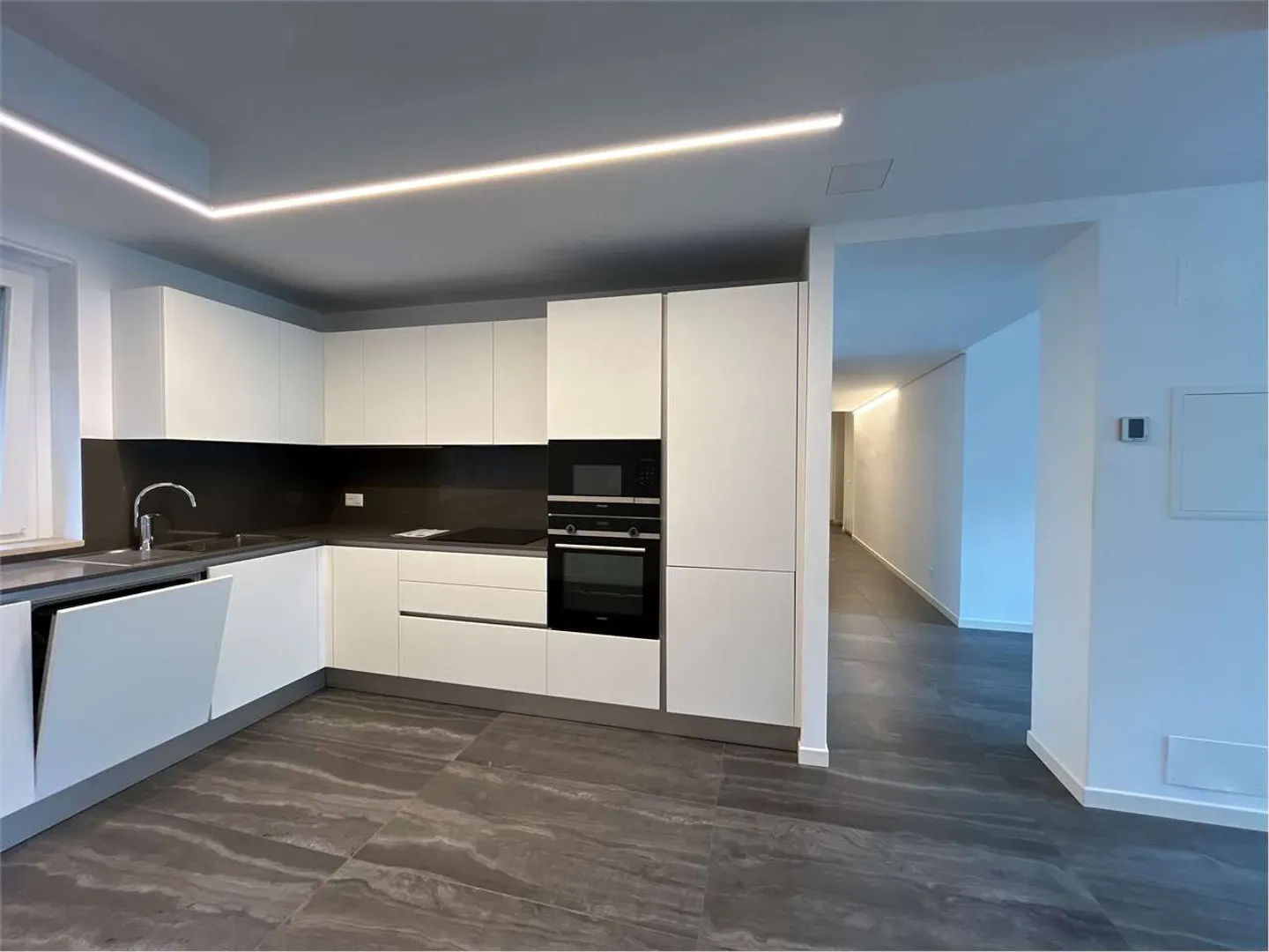 Appartement Élégant avec Vue sur le Lac de Lugano - Vue Inégalée - Photo 3 sur 7