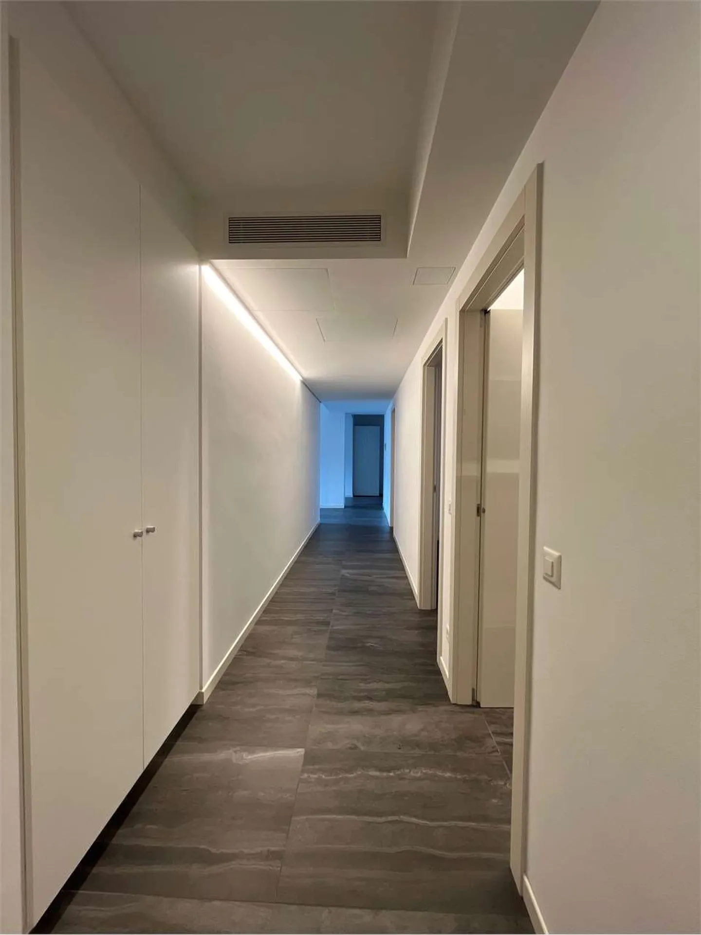 Appartement Élégant avec Vue sur le Lac de Lugano - Vue Inégalée - Photo 5 sur 7