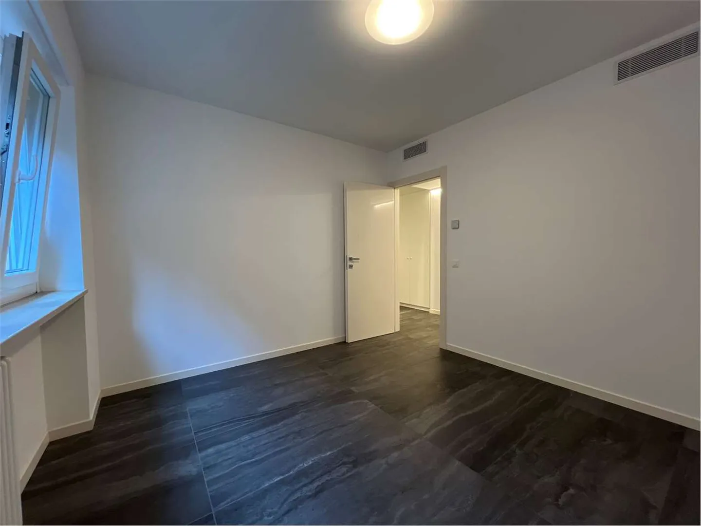 Appartement Élégant avec Vue sur le Lac de Lugano - Vue Inégalée - Photo 6 sur 7