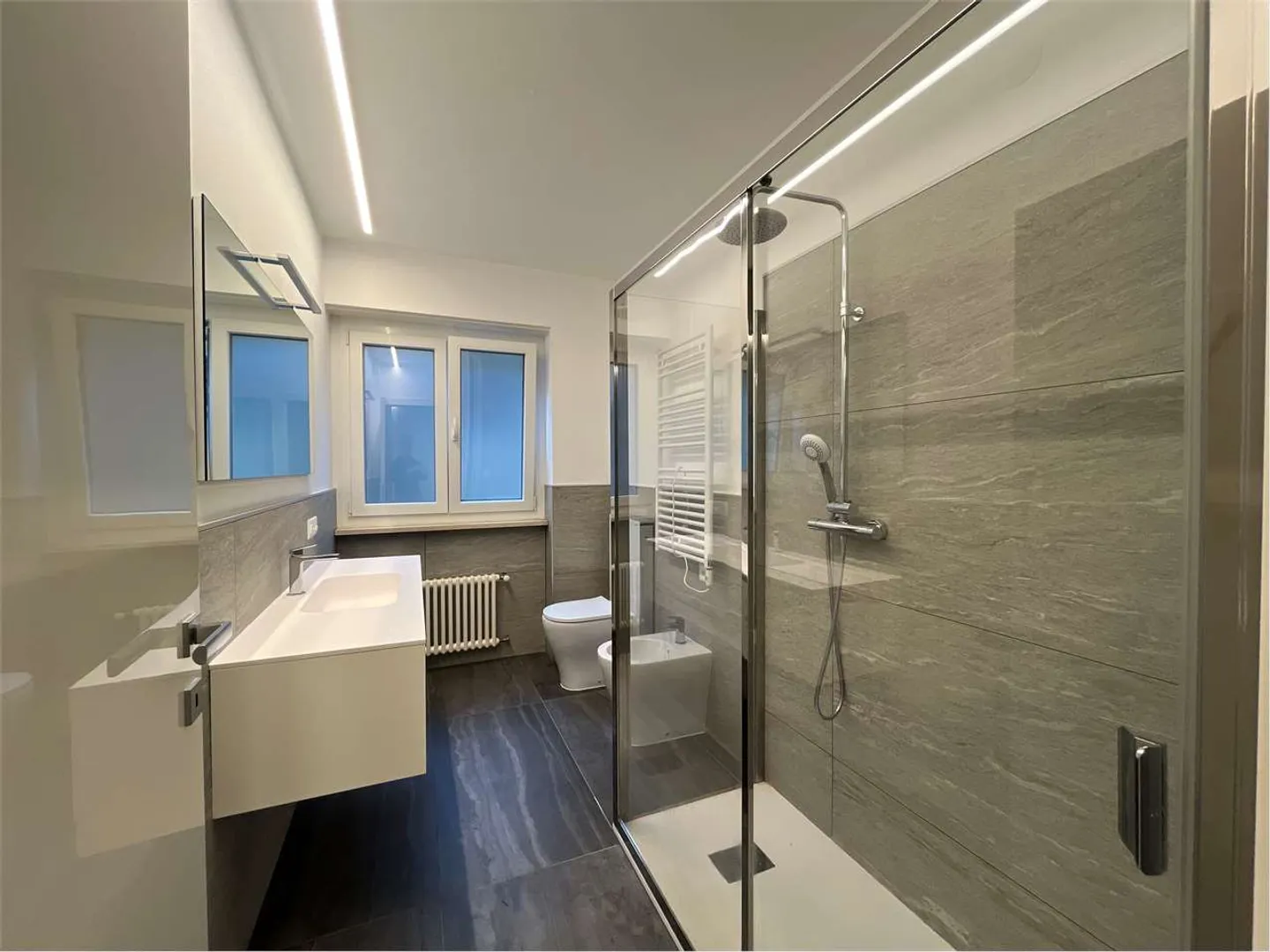 Appartement Élégant avec Vue sur le Lac de Lugano - Vue Inégalée - Photo 7 sur 7