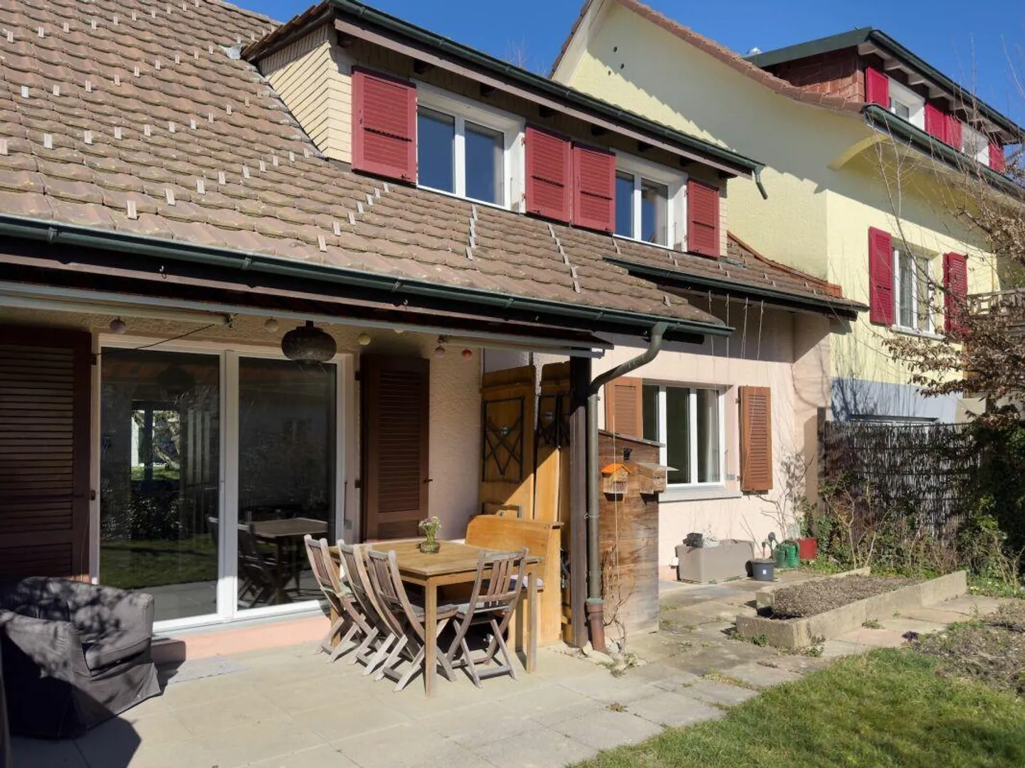 Close to Nature and the City: 5.5-Room Semi-Detached Family House Near Bern and Aare - Photo 2 of 22