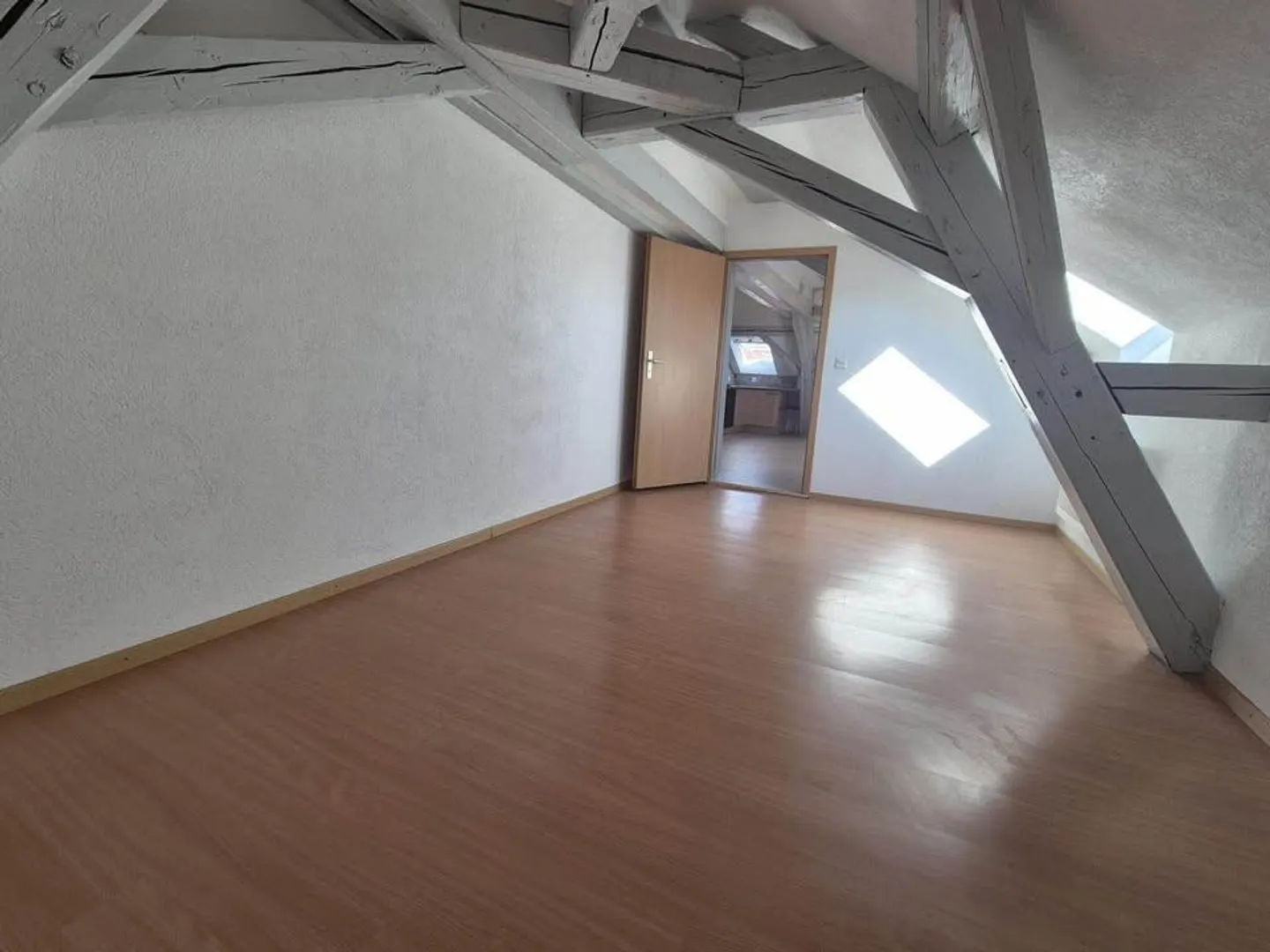 Magnificent penthouse with 4.5 rooms in the heart of Moudon - Photo 6 of 7