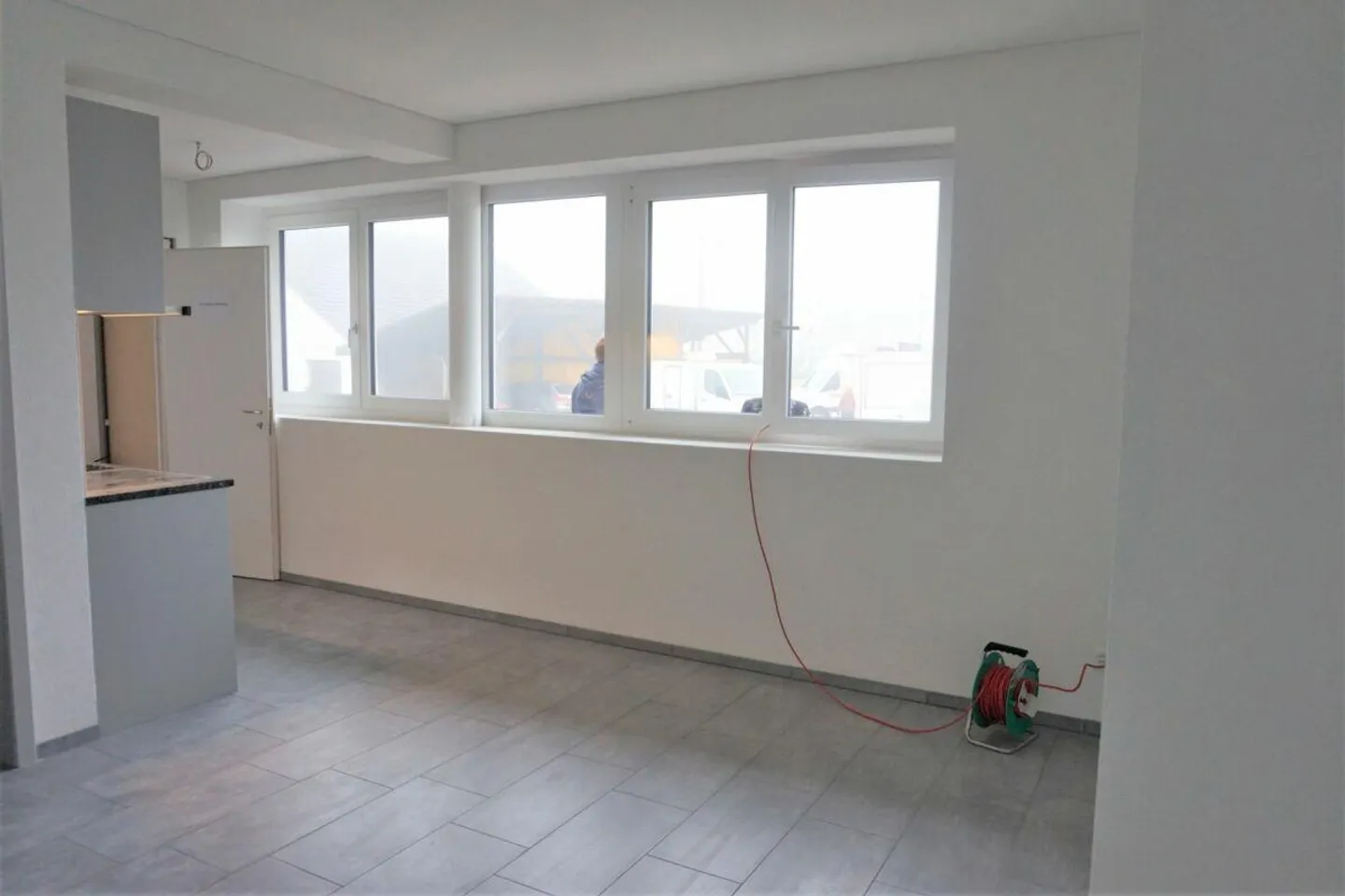 Appartamento singolo recentemente ristrutturato in una posizione fantastica - stanze luminose e spaziose, nuova cucina e nuovo bagno - Foto 4 di 6