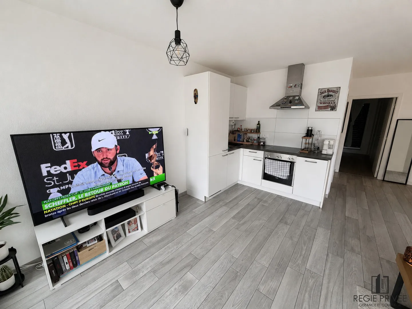 Appartement de 2 1/2 pièces au rez-de-chaussée avec jardin individuel - Foto 2 von 7