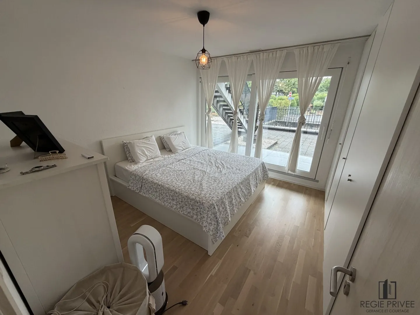 Appartement de 2 1/2 pièces au rez-de-chaussée avec jardin individuel - Foto 3 von 7