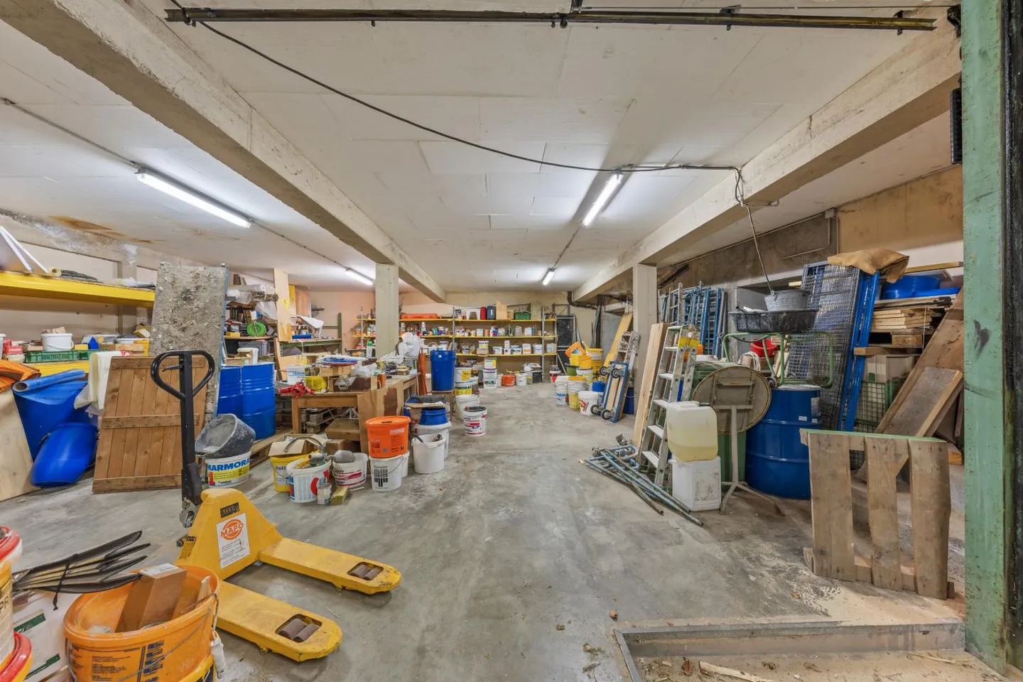 Mixed-use building 9.5 rooms - Photo 17 of 18
