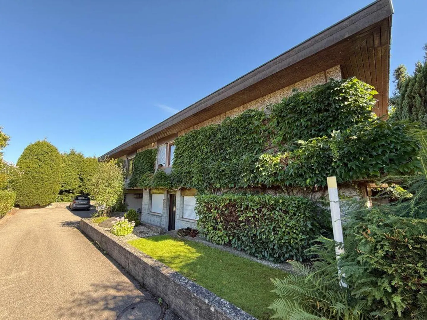 Detached 5.5-room single-family house with 2-room rental apartment - Photo 1 of 27