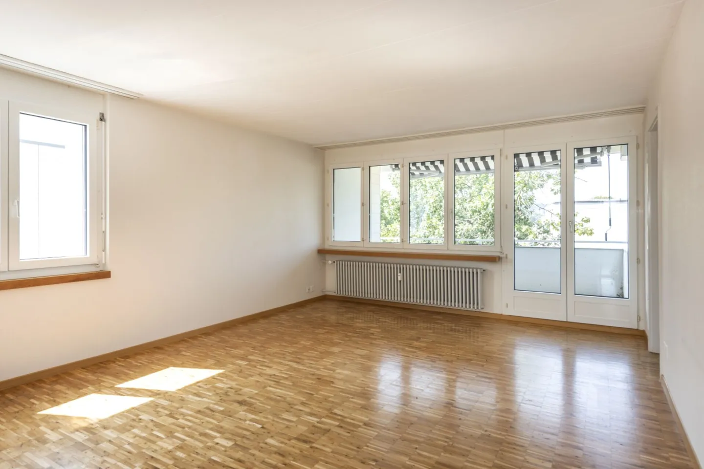 Gemütliche 4.5 Zimmerwohnung mit Aussicht - Foto 2 von 9