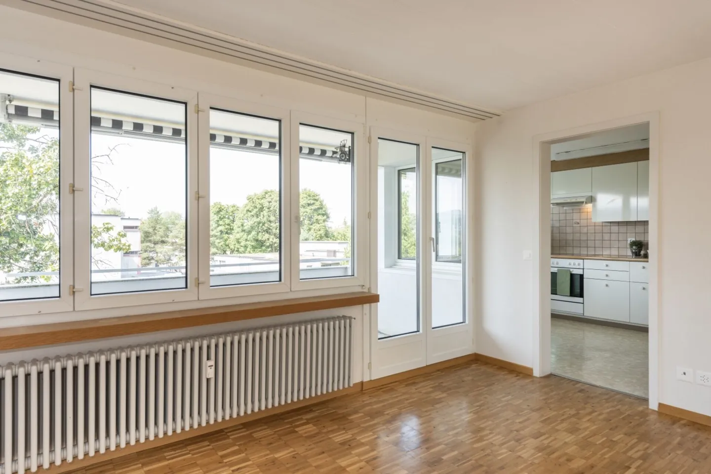 Gemütliche 4.5 Zimmerwohnung mit Aussicht - Foto 3 von 9